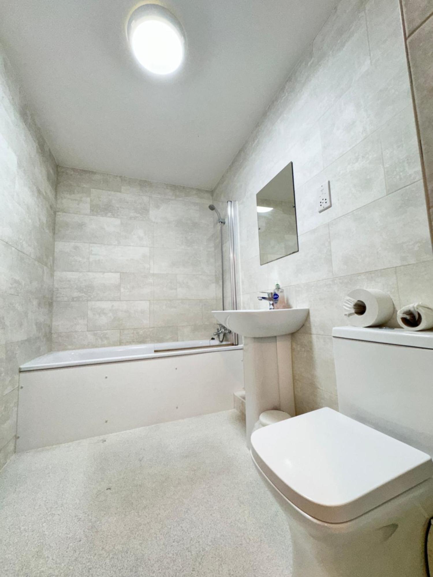 Relaxing Airport Rooms Stanwell Екстер'єр фото